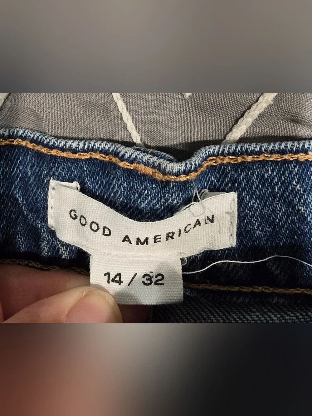 Good American Cutoff Distressed Denim Shorts Size 14/32